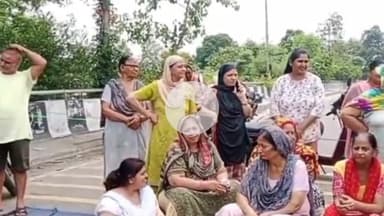 ਜਲੰਧਰ 1: ਮਕਸੂਦਾ ਫਲਾਈ ਓਵਰ ਦੇ ਕੋਲ ਗੰਦੇ ਨਾਲੇ ਦੀ ਸਮੱਸਿਆ ਤੋਂ ਪਰੇਸ਼ਾਨ ਇਲਾਕਾ ਨਿਵਾਸੀਆਂ ਨੇ ਦਿੱਤਾ ਧਰਨਾ #jansamasya