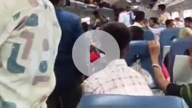 झांसी: झांसी से दिल्ली जाने वाली ताज एक्सप्रेस में रिजर्वेशन करा कर भी यात्रियों को खड़े रहना पड़ रहा, वीडियो हुआ वायरल