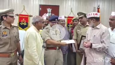 अमरोहा: अमरोहा नगर में गोदाम में हुई चोरी के खुलासे के बाद व्यापारियों और SP ने पुलिस को पुरस्कार देकर किया सम्मानित