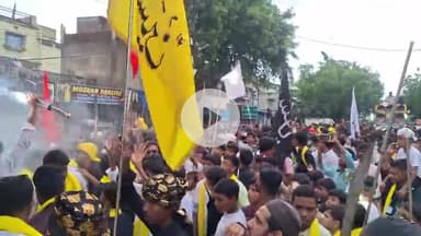 सिमडेगा: सिमडेगा शहर में मुस्लिम धर्मावलंबियों ने मोहर्रम पर्व पर निकाला जुलूस, विधायक भी हुए शामिल