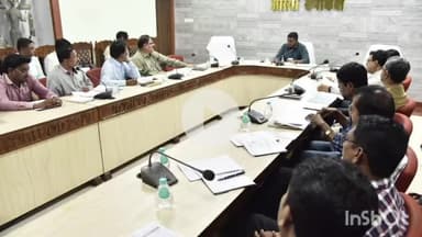 जगदलपुर: जिला कार्यालय में कलेक्टर ने लोक निर्माण विभाग के कार्यों की की समीक्षा