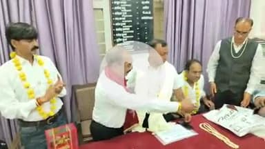 झांसी: जीएसटी भवन में आयोजित झांसी टैक्स बार एसोसिएशन के सम्मान समारोह में यूथ विंग के जनरल सेक्रेटरी को किया गया सम्मानित