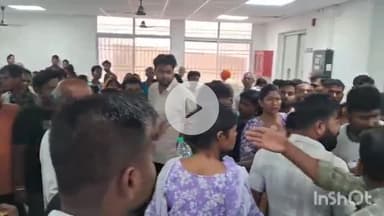 मुंगेर: मॉडल अस्पताल में दवा काउंटर पर डाटा ऑपरेटर और मरीज के परिजन उलझे, ऑपरेटर ने तोड़ा शीशा