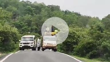 मोहनिया: अधौरा पहाड़ी पर नियमों की अनदेखी कर वाहनों पर सवारी बैठाकर चलाए जा रहे हैं वाहन, दुर्घटना की बढ़ी आशंका, विभाग मौन