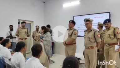 आगरा: DG प्रशिक्षण तिलोत्तमा वर्मा आगरा पहुंची, पुलिस लाइन में नवनियुक्त आरक्षियों के प्रशिक्षण के संबंध में की समीक्षा गोष्ठी