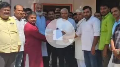 करनैलगंज: विद्यालय मर्जर के विरोध में शिक्षकों ने कटरा बाजार विधायक को सौंपा ज्ञापन