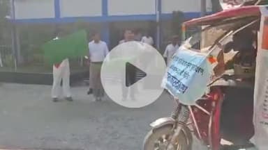 सुपौल: सुपौल समाहरणालय से जिला पदाधिकारी ने मतदाता जागरूकता रथ को हरी झंडी दिखाकर किया रवाना