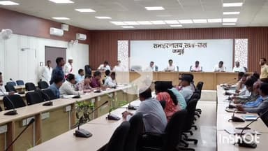 जमुई: DM ने सभा कक्ष में विशेष गहन पुनरीक्षण कार्यक्रम 2025 को लेकर सभी वरीय पदाधिकारियों के साथ की समीक्षात्मक बैठक