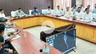 उच्चैन: जिला कलेक्टर ने साप्ताहिक समीक्षा बैठक का आयोजन किया
