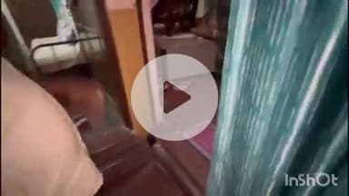 लोहता स्थित मायापुरी कॉलोनी में नगर निगम की टीम ने आवासीय परिसर में स्थित प्लास्टिक के गोदाम में की छापेमारी