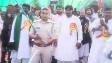 लोहरदगा: सेन्हा में मोहर्रम मेला और अस्त्र-शस्त्र चालन प्रतियोगिता कार्यक्रम में एसपी हुए शामिल