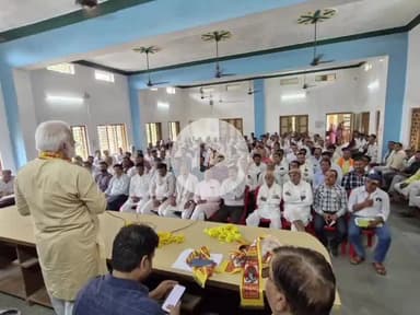 नरसिंहगढ़: नरसिंहगढ़: विधायक मोहन शर्मा ने सीएम के आगमन को लेकर सरपंच, सचिव और आंगनबाड़ी कार्यकर्ताओं के साथ की बैठक