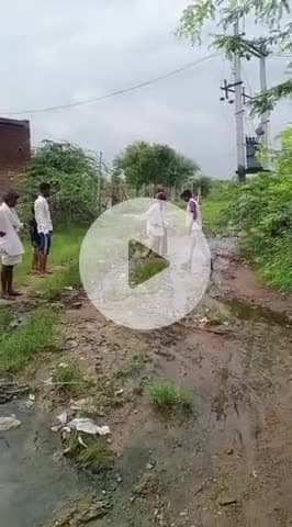 बारिश के मौसम और बिना बारिश के इस जगह से निकलने में परेशानी