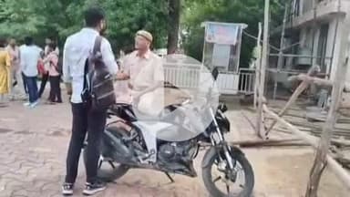 मारवाड़ जंक्शन: मारवाड़ जंक्शन रेलवे स्टेशन पर जीआरपी थाना अधिकारी के नेतृत्व में यातायात नियम तोड़ने पर 9 वाहनों के काटे गए चालान