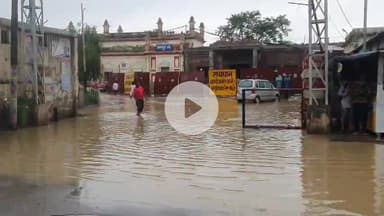 रामपुर: रामपुर नगर में बरसात के पानी से जन-जीवन अस्त व्यस्त, मुख्य सड़क, गली-मोहल्लों और घरों में भरा पानी #jansamasya