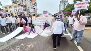 लाडपुरा: कोटा दक्षिण निगम के कांग्रेस पार्षदों ने भेदभाव व विकास कार्यों की उपेक्षा के विरोध में निकाली दंडवत यात्रा