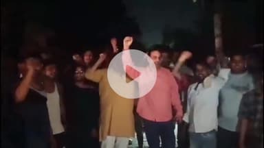 मथुरा: बिजली की समस्या से परेशान स्थानीय लोगों ने विरोध प्रदर्शन कर कृष्णा नगर रोड किया जाम #jansamasya