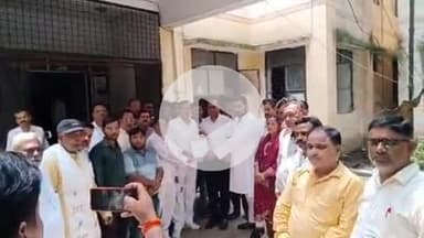 फिरोज़ाबाद: जिला मुख्यालय पर व्यापारियों का गुस्सा फूटा, जीएसटी कर्मचारियों की मनमानी के खिलाफ संयुक्त कमिश्नर को सौंपा ज्ञापन