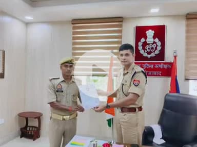 फिरोज़ाबाद: डीजीपी बीट सिपाही की मुस्तैदी से प्रभावित, फिरोजाबाद पुलिस को मिला सम्मान, एसएसपी ने आरक्षी को किया सम्मानित