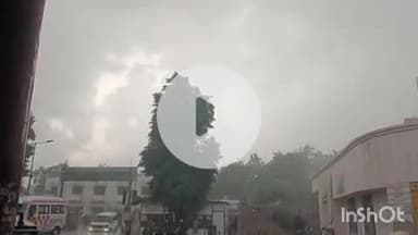 बहराइच: बहराइच जनपद में मौसम ने बदली करवट, तेज हवाओं के साथ बारिश से तापमान 33 डिग्री, किसानों को धान की रोपाई में मिलेगी मदद