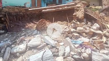 घाट: अतिवृष्टि से प्रभावित नंदानगर के मोख घाटी में पहुंचे सीओ चमोली, गांव-गांव जाकर प्रभावितों से की मुलाकात