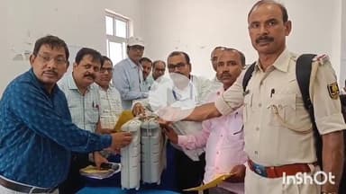 मुंगेर: सदर प्रखंड की तीन पंचायतों में उप चुनाव, चुनाव सामग्री व ईवीएम लेकर मतदानकर्मी रवाना