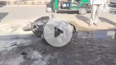 भिवानी: दीनोद गेट पर स्कूटी ठीक करते समय लगी भीषण आग, मिस्त्री ने भागकर बचाई जान