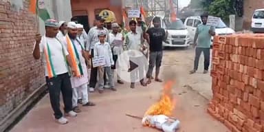 बागपत: अल्पसंख्यक कांग्रेस ने कांग्रेस जिलाध्यक्ष लव कश्यप के बयान को लेकर अमीनगर सराय में की बैठक, विरोध में फूंका पुतला