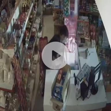 बेतिया: सुप्रिया रोड स्थित दुकान में चोरी की वारदात लाइव CCTV में कैद, पुलिस ने कहा- जल्द होगी गिरफ्तारी