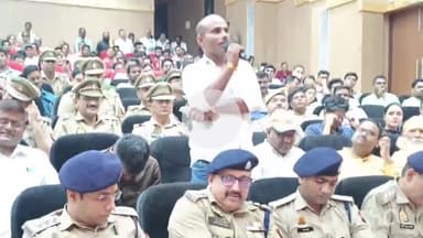 बरेली: कोतवाली थाना क्षेत्र के ऑडिटोरियम में सावन की तैयारी को लेकर अधिकारियों ने लोगों की प्रतिक्रिया जानने के लिए की बैठक