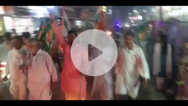 राजगीर: बिहार बंद को लेकर राजगीर में महागठबंधन का मसाल जुलूस, राजद-कांग्रेस नेताओं का प्रदर्शन