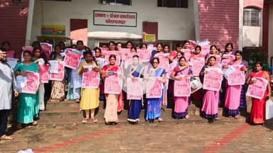 कोडरमा: हड़ताल की पूर्व संध्या पर कोडरमा प्रखंड मुख्यालय में सेविका सहायिकाओं का प्रदर्शन