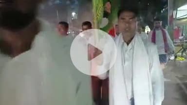 घोसी: घोसी बाजार में महागठबंधन के नेताओं और कार्यकर्ताओं ने मशाल जुलूस का आयोजन किया