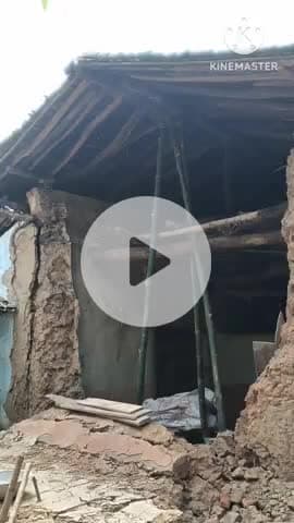 सोनाहातु: सोनाहातू: नाकीडीह गांव में बारिश से एक घर का हिस्सा गिरा