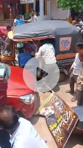 जतारा: दिगौड़ा में कार ने टैक्सी से उतरी सवारियों को मारी टक्कर, महिला समेत तीन घायल