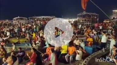 मां गंगा के जलस्तर में बढ़ाव के बाद गंगा सेवा निधि द्वारा दशाश्वमेध घाट पर विश्व प्रसिद्ध मां गंगा की आरती का आयोजन