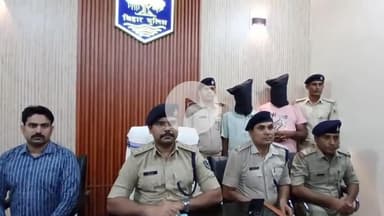 बेतिया: ट्रैक्टर से कुचलकर हत्या मामले में पुलिस ने रक्सौल और नगर से दो आरोपियों को किया गिरफ्तार