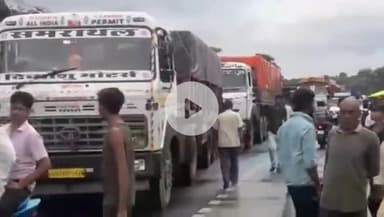 बगोदर: जीटी रोड औंरा पर कंटेनर की चपेट में आने से एक व्यक्ति गंभीर रूप से घायल