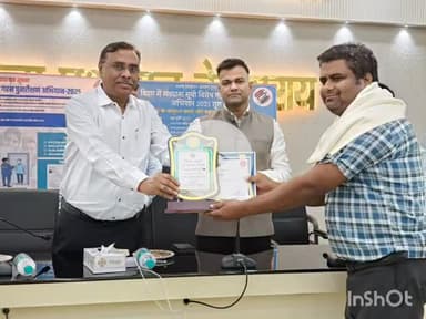 बेगूसराय: जिले में विशेष गहन पुनरीक्षण में उत्कृष्ट कार्य करने वाले कर्मियों को DM ने कारगिल भवन में किया सम्मानित