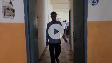 टीकमगढ़: विद्युत विभाग के कर्मचारियों पर रिश्वत और मानसिक प्रताड़ना का आरोप, कलेक्टर कार्यालय में शिकायत