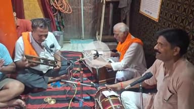 कन्नौज: बाबा कुआं के पास हनुमान मंदिर में आयोजित हुआ भजन संध्या कार्यक्रम, भजन सुनकर लोग हुए मंत्रमुग्ध