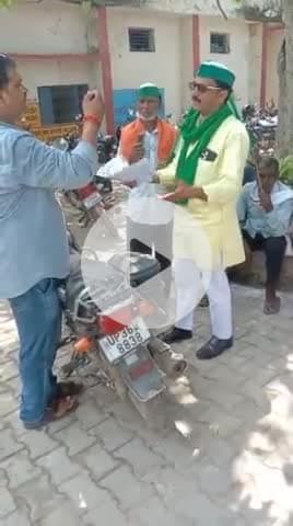 जिलाधिकारी से मांग। 
#चुन्नूसिंहभाकियूअराजनैतिकजिलाध्यक्षअमेठी