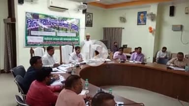 उन्नाव: उन्नाव के विकास भवन सभागार में उन्नाव डीएम की अध्यक्षता में जिला वृक्षारोपण समिति की बैठक सम्पन्न हुई