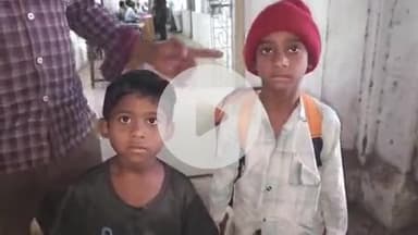 खालवा: खालवा से एक पिता अपने दोनों बच्चों को लेकर खंडवा कलेक्ट्रेट पहुंचे