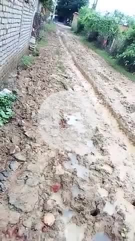 ग्राम पंचायत डोंगरी काठापाली मोड़ के पास जो रास्ता है वहां के घर वालों को बहुत ही दिक्कत परेशानी हो रही है यहांके सरपंच