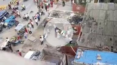 मंडुवाडीह में लड़की को फ्रेंड रिक्वेस्ट भेजने को लेकर युवक पर भरे बाजार किया गया हमला, वीडियो हुआ वायरल