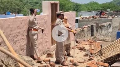 अजमेर: पीली खान क्षेत्र में वन विभाग द्वारा मकान तोड़े जाने पर जताई नाराजगी, वन विभाग पर रुपए मांगने का आरोप लगाया