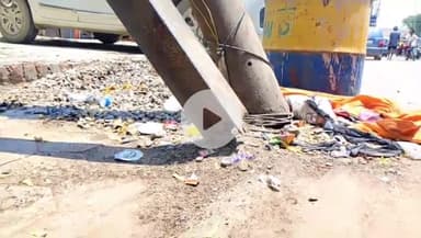 उन्नाव: उन्नाव शहर के गांधी नगर रोड पर लगा बिजली का पोल दे रहा हादसे को दावत #jansamasya