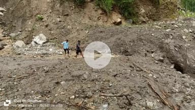 घाट: देर रात हुई भारी बारिश के कारण नंदप्रयाग-नंदानगर मोटर मार्ग सेतोली और सेरा के पास मलवे से बाधित, यातायात ठप