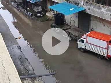 Mumbai Bhiwandi mein barish ho raha hai lagatar Aandhi se